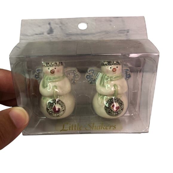 Snowman Winter Christmas Mini Ceramic Hand Painted Salt and Pepper Shaker Set - Picture 1 of 8